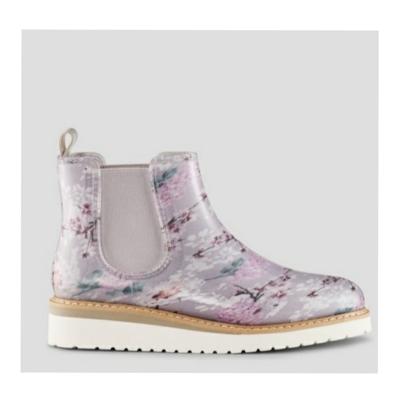 Cougar Shoes - NWT COUGAR waterproof floral chelsea boot